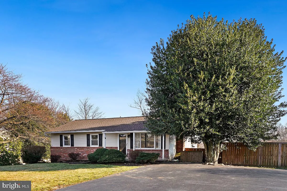 5 bed, 1692 sqft, $3,800 — Photo 2