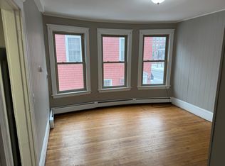 135 Lafayette Sq #2R, Haverhill, MA 01832