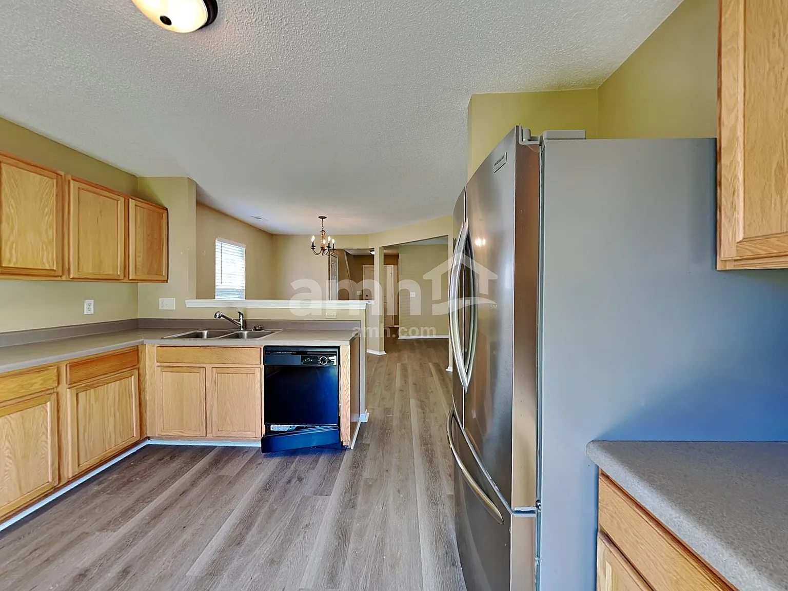 4 bed, 2.5 bath, 2088 sqft, $2,040 — Photo 4