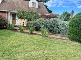 24 Grover Ln, East Northport, NY 11731