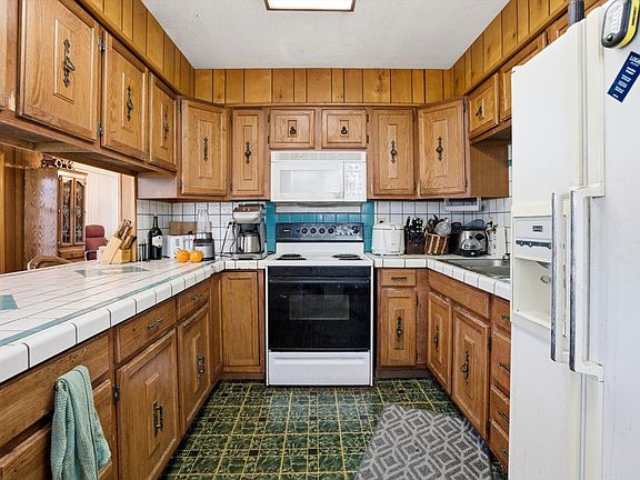3rd image of 601 Somers Rd