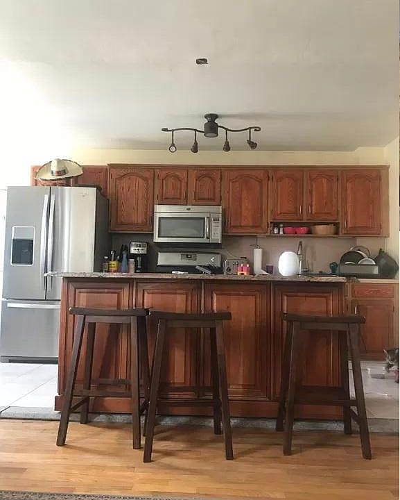 1st image of 2437 Fenton Ave #26
