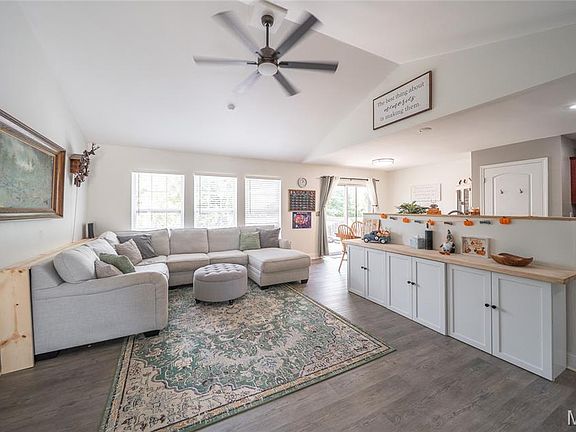 5th image of 114 Pioneer Ct