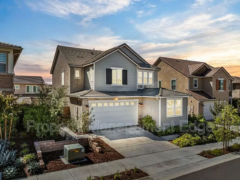 32017 Radiant Dr — Photo 2