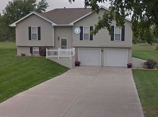 606 Elm St, Lathrop, MO 64465
