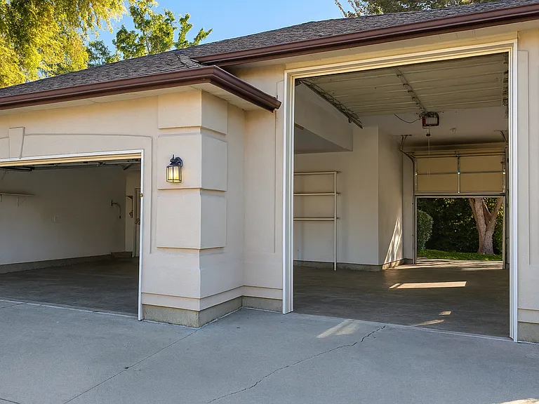 1230 N Hiltonhead Way — Photo 11