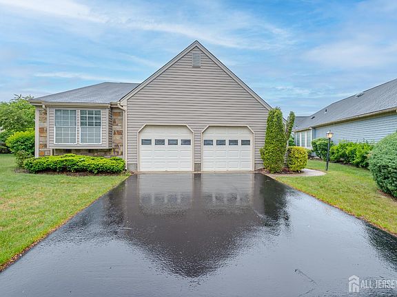2nd image of 6 Franklin Pierce Dr