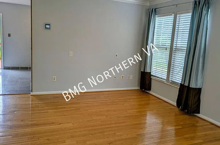 7408 Gadsby Sq — Photo 6