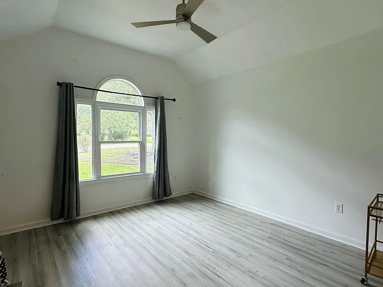 103 Meadow Creek Dr — Photo 25