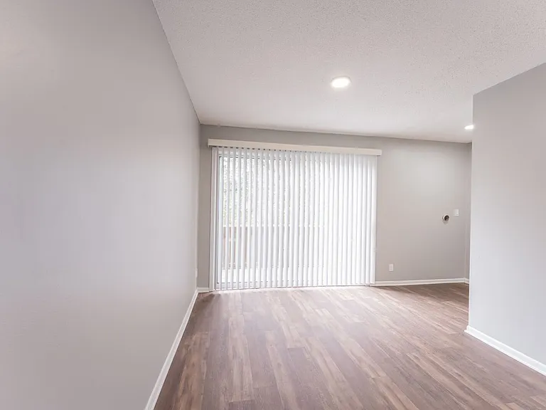 Wornall Place Apartments — Photo 10