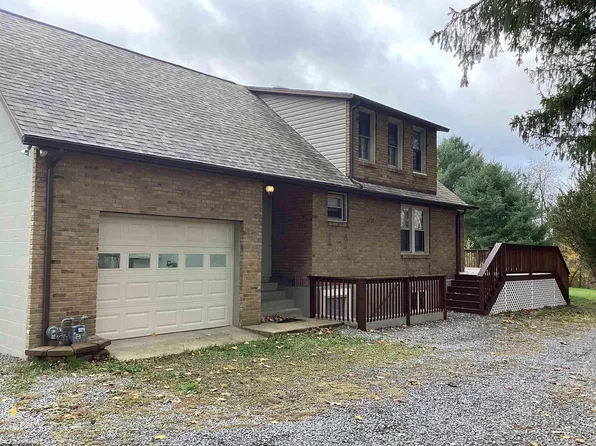 2689 Smithtown Rd, Morgantown, WV 26508