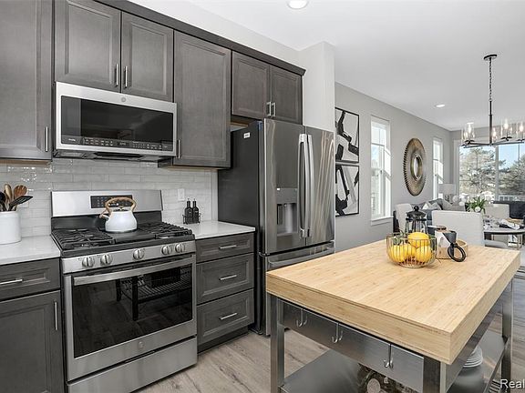 4th image of 20653 Harper Ave #58