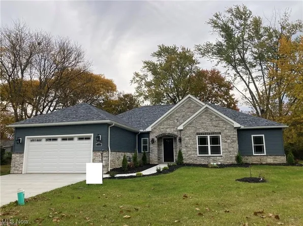 6355 Mallo Pl, Parma Heights, OH 44130