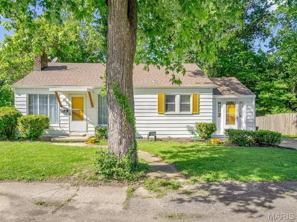57 N 98th St, Belleville, IL 62223