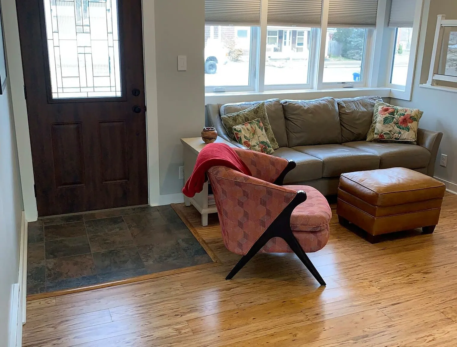 2 bed, 2.0 bath, 742 sqft, $1,449 — Photo 2