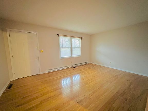 5th image of 131 Eastwood Dr