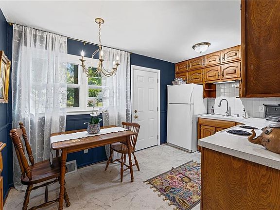 3rd image of 2711 S Scott Ave