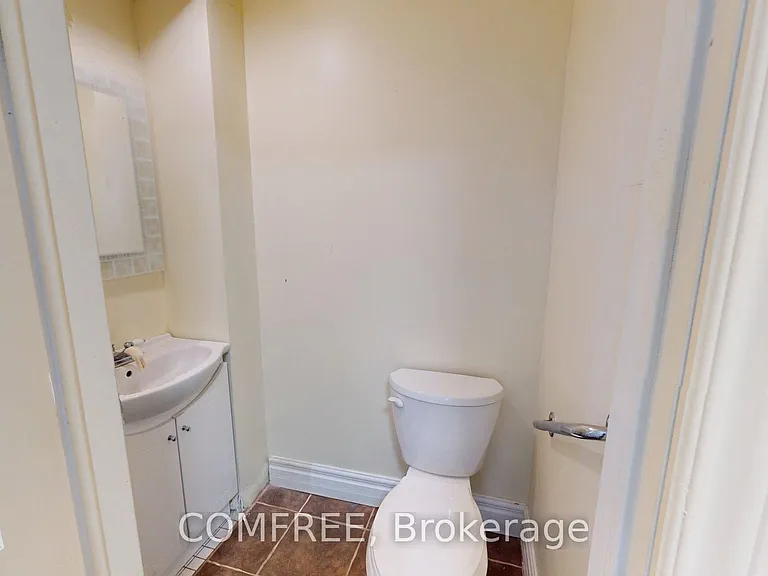 1405 King St E — Photo 7