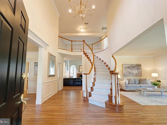 3rd image of 12704 Autumn Crest Dr