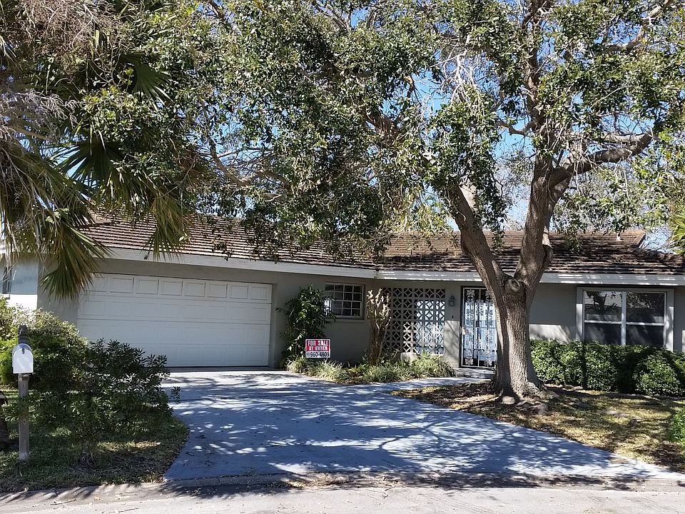 1st image of 499 Carmine Dr