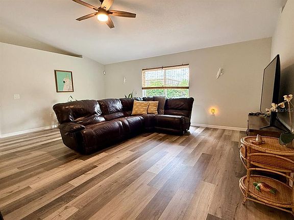 4th image of 267 AUTUMN RIDGE ROAD