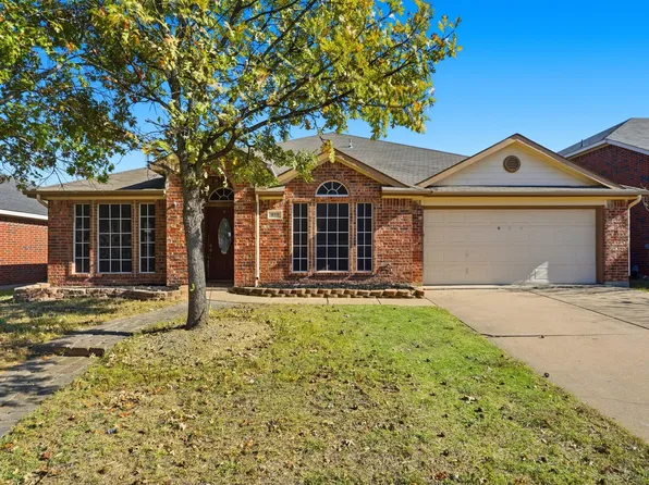 915 Hidden Oaks Dr, Burleson, TX 76028