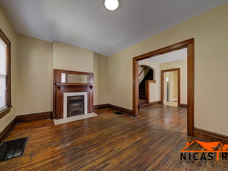 1638 Indianola Ave — Photo 10