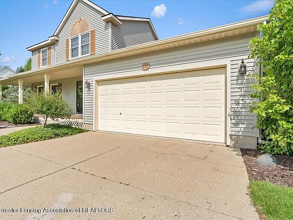 4th image of 303 Country Ln
