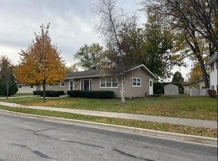 342 Sioux Ln, Carol Stream, IL 60188