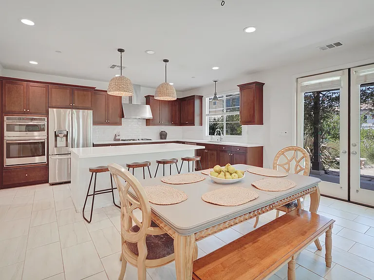 271 Rose St — Photo 1