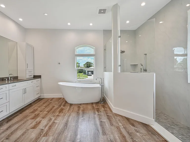 4231 Crayton Rd — Photo 26