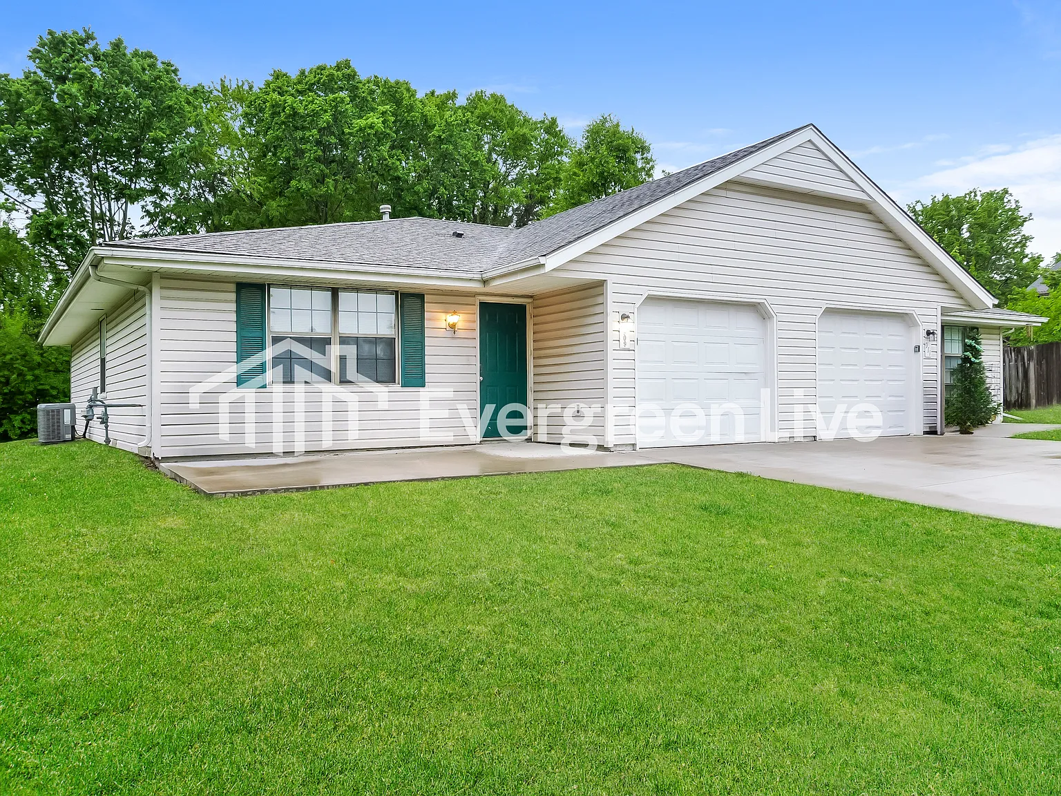 2 bed, 1.0 bath, 1068 sqft, $1,145 — Photo 2