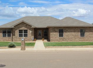 2420 Cobblestone Cir, Clovis, NM 88101