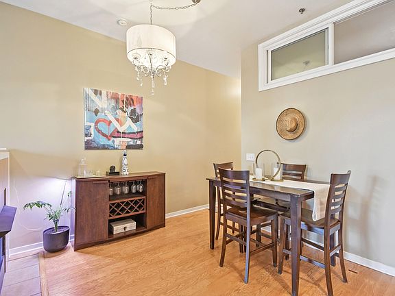 5th image of 2915 N Clybourn Ave Unit 205