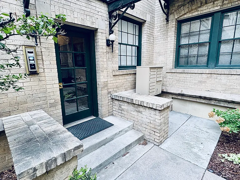 960 N Sherman St #1D — Photo 3