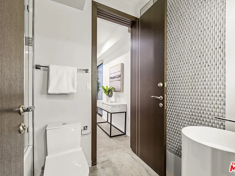 1847 Coldwater Canyon Dr — Photo 21
