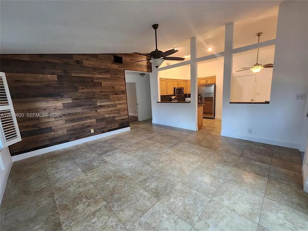 1631 SW 129th Way — Photo 2