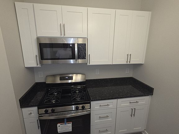 2nd image of 713 Bergen Ave #B