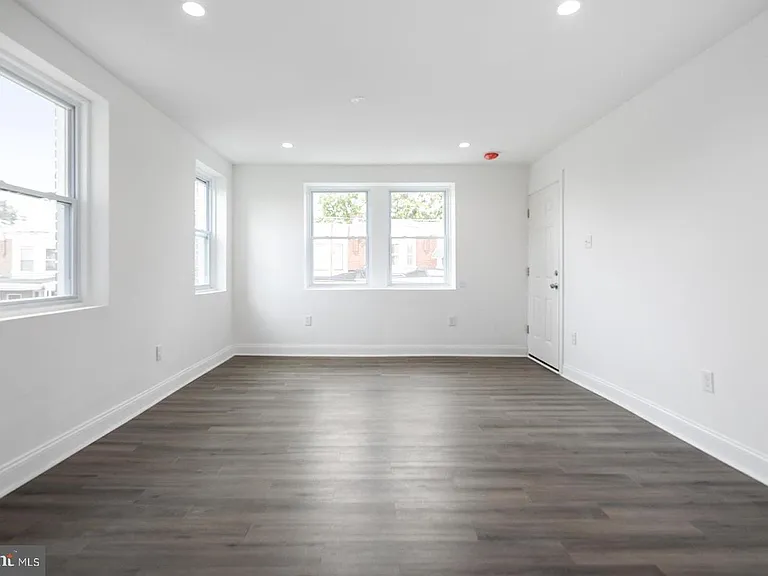 274 S 58th St #F — Photo 11