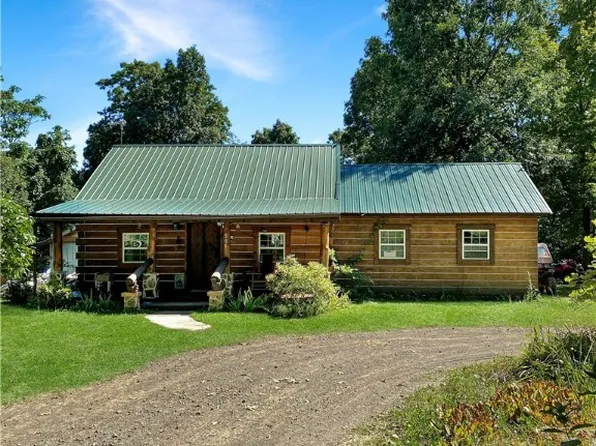 364 Saddleback Dr, New Cumberland, WV 26047