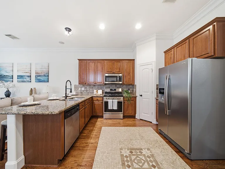 1007 Kern St — Photo 5