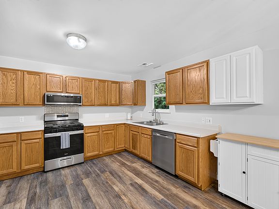 2nd image of 334 E Hunt Ave