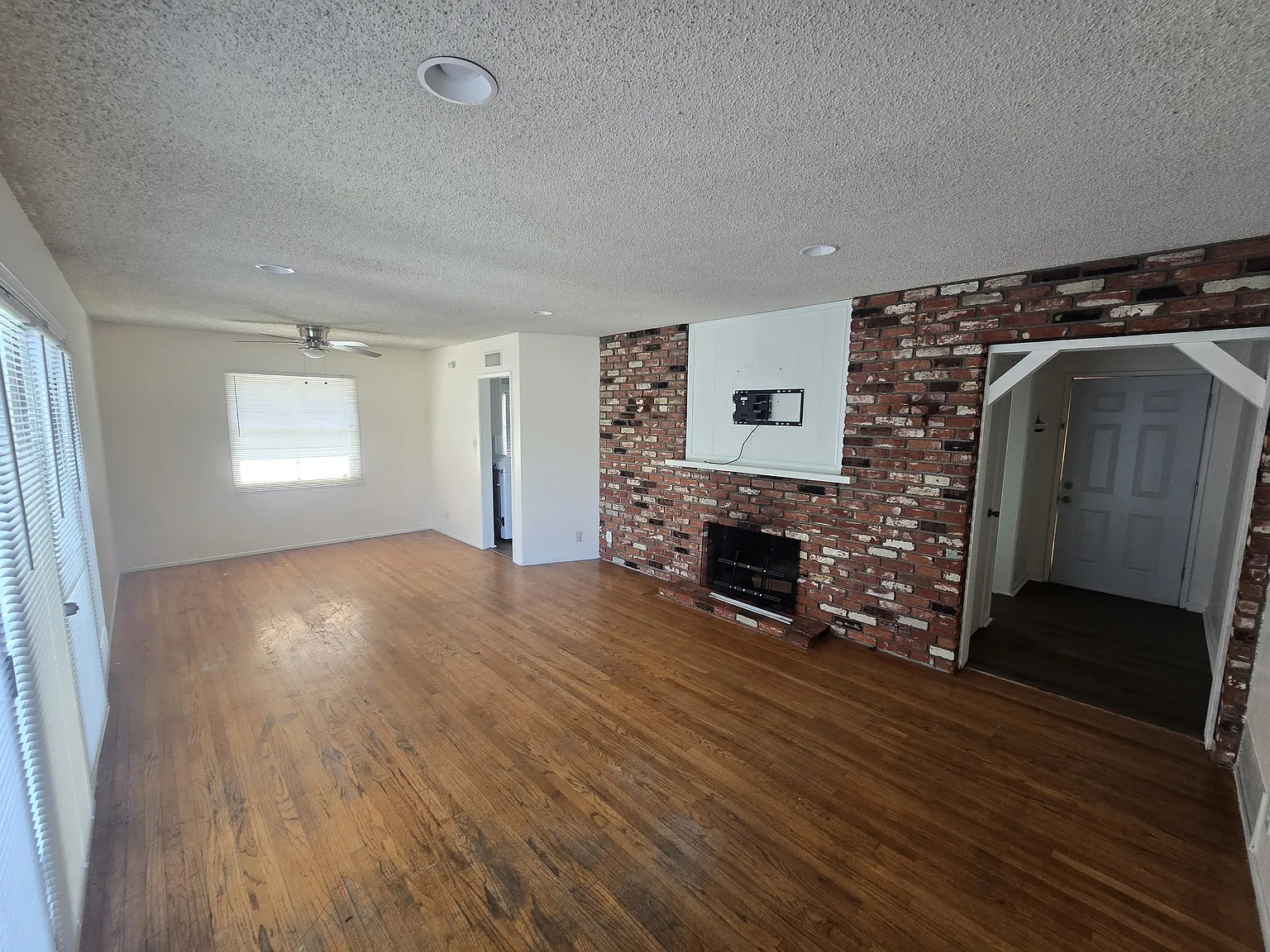 3 bed, 1247 sqft, $3,500 — Photo 3