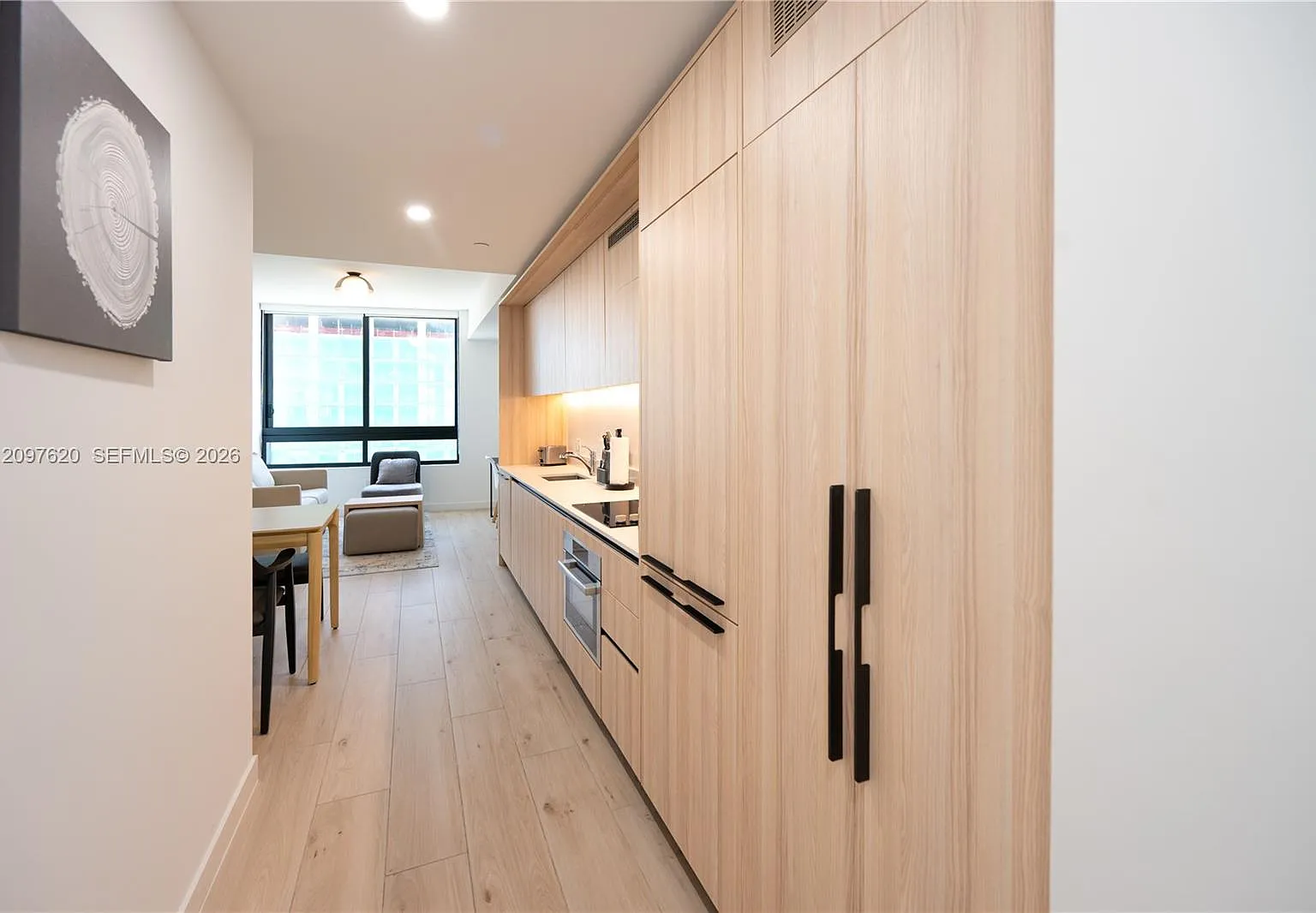 District 225 Condo — Photo 1