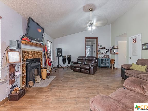 4th image of 1610 Mona Dr