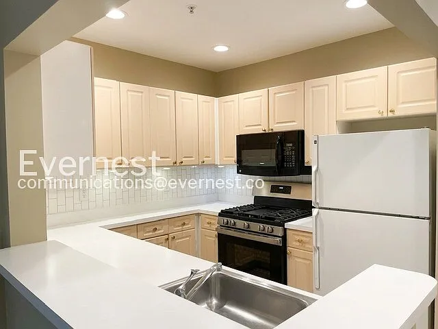 20283 Beechwood Ter #201 — Photo 3