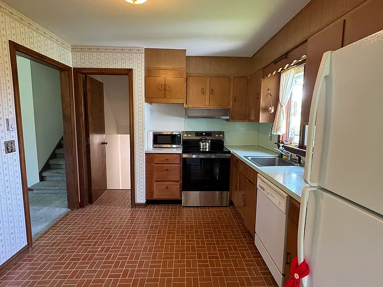 120 Mount Warner Rd — Photo 3