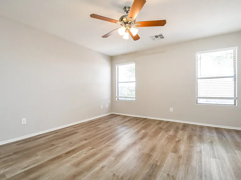 1006 S Clancy Cir — Photo 10