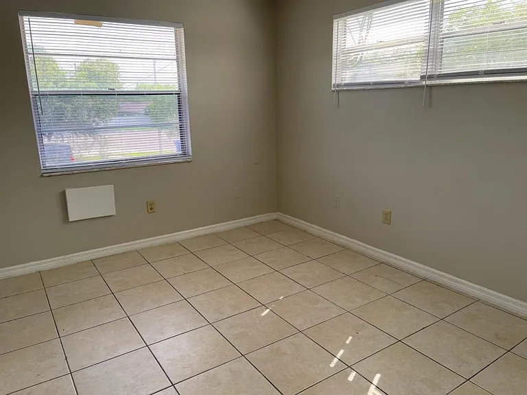 722 W Columbia Ave — Photo 7