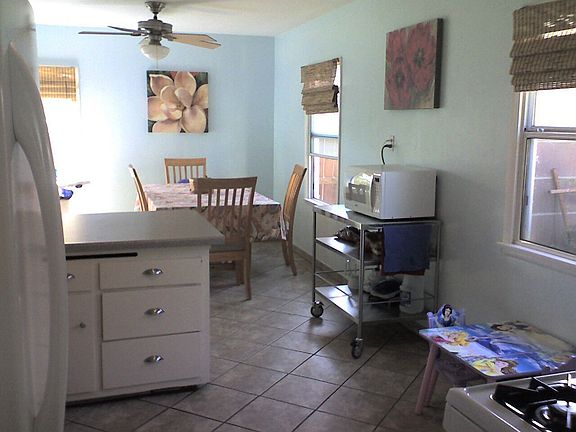 Large Kitchen w/Dining Area